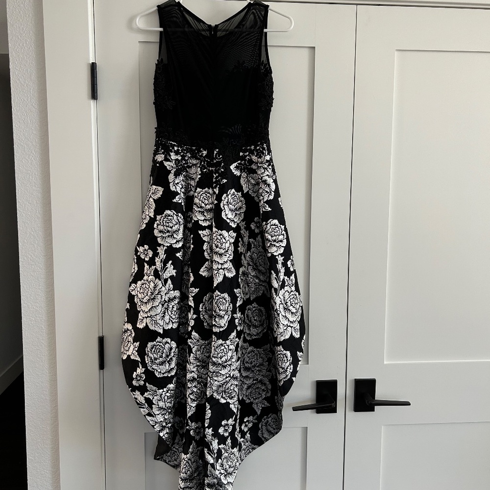 Beautiful Issue New York Dress size small Black and Silver